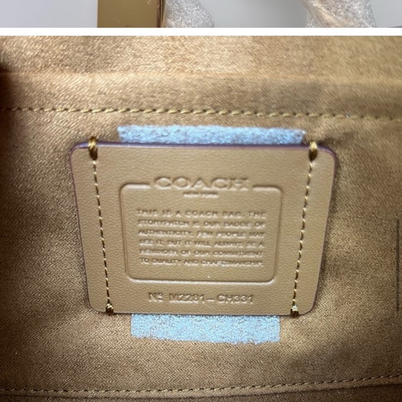 🌸NEW 🍓 COACH KLARE CROSSBODY WITH STRAWBERRY 🍓 WITH TAGS. - Picture 14 of 15